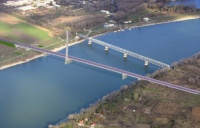Obrázok k aktualite Slávnostné poklepanie základného kameňa projektu „Nový cestný most cez Dunaj medzi mestami Komárno – Komárom – prístupová cesta“
