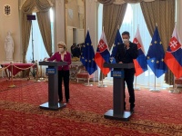 Obrázok k aktualite Premiér s predsedníčkou Európskej komisie diskutoval o financovaní utečeneckej krízy